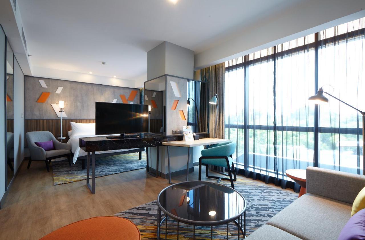 Ibis Styles Medan Pattimura Екстер'єр фото