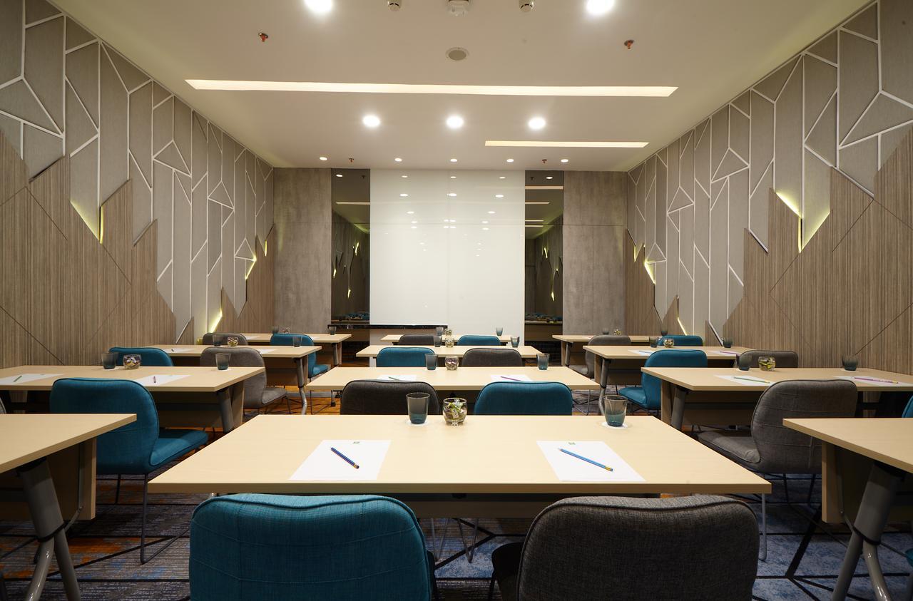Ibis Styles Medan Pattimura Екстер'єр фото